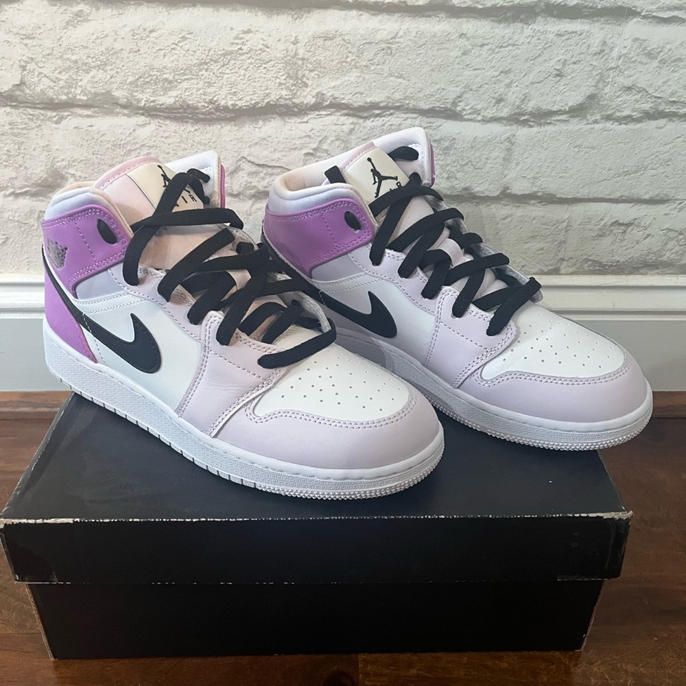 Jordan 1 Mid Barely Grape - 6.5Y (equivalent to size 8 women)